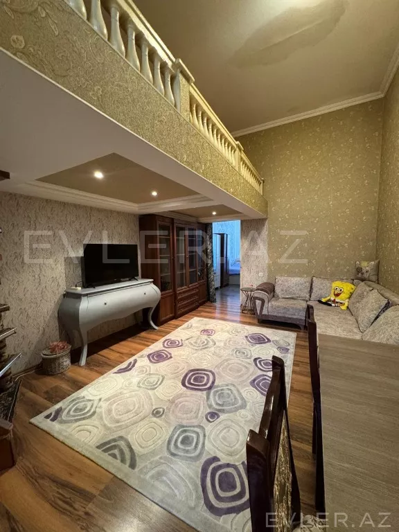 Aylıq, köhnə tikili