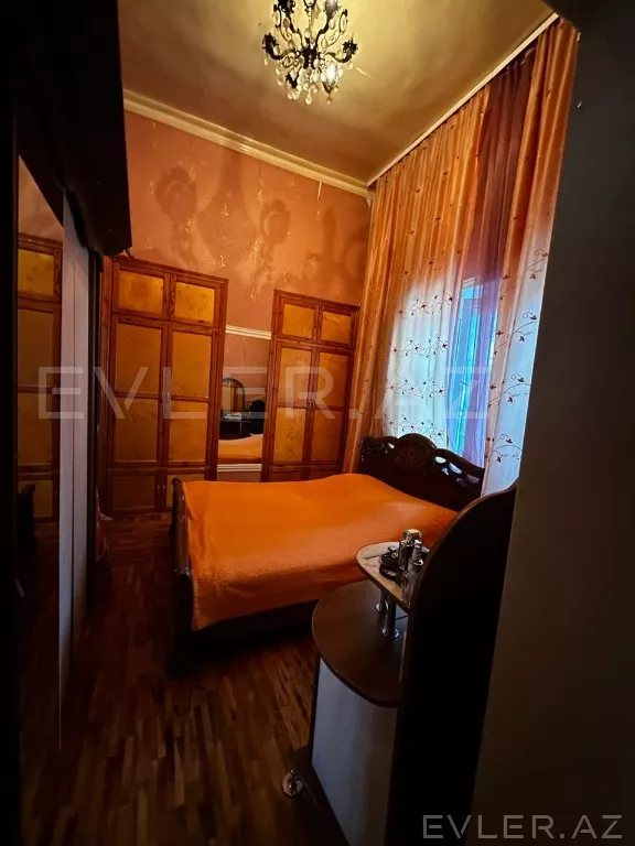 Satılır, köhnə tikili