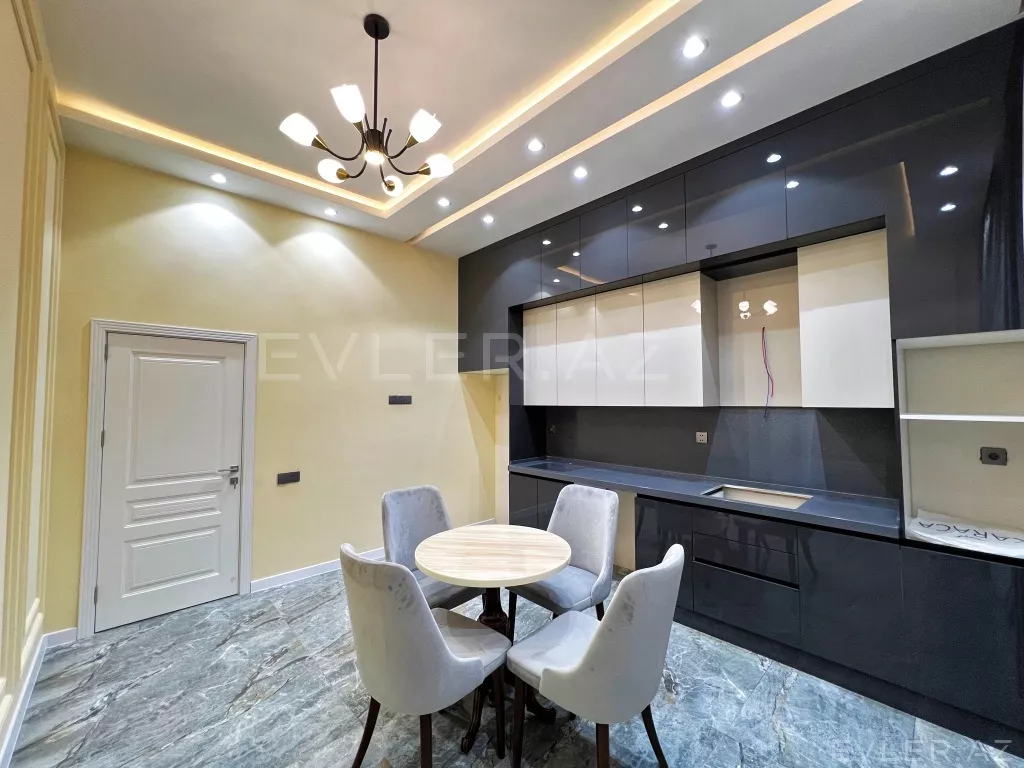Satılır, həyət evi/villa