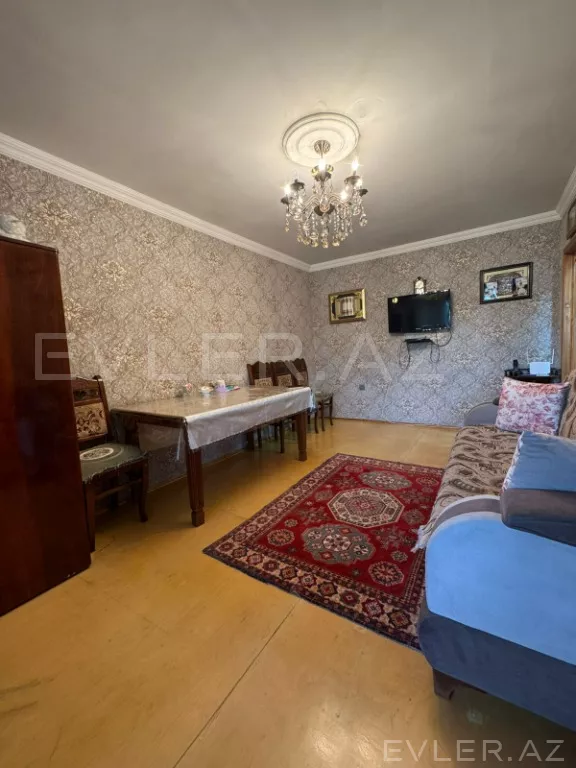 Satılır, köhnə tikili