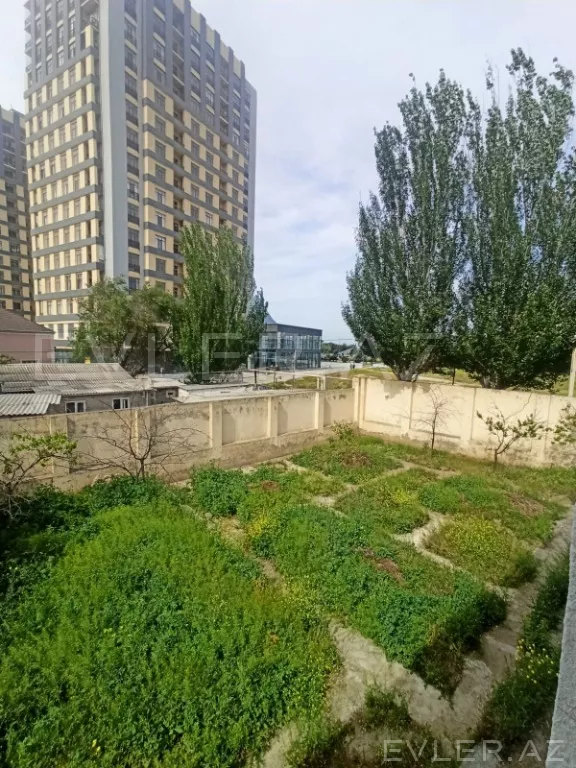 Satılır, həyət evi/villa