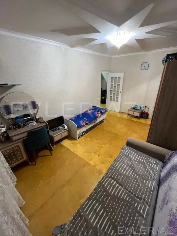 Satılır, köhnə tikili