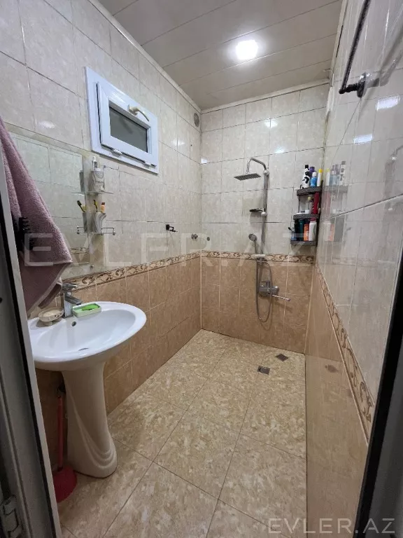 Satılır, köhnə tikili