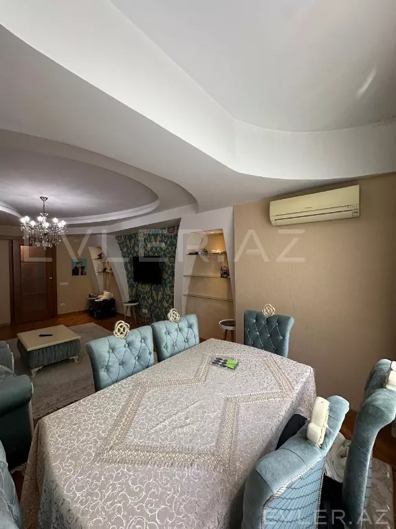 Satılır, köhnə tikili