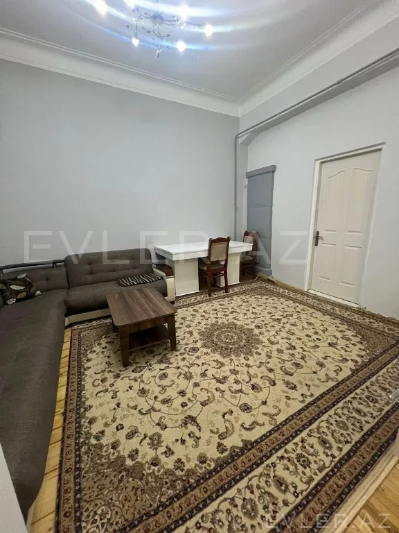 Aylıq, köhnə tikili