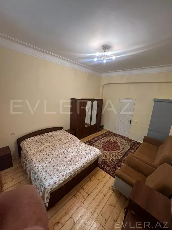 Aylıq, köhnə tikili