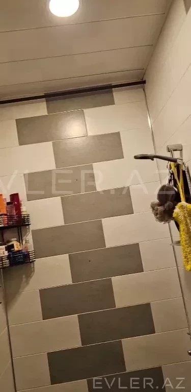 Satılır, köhnə tikili