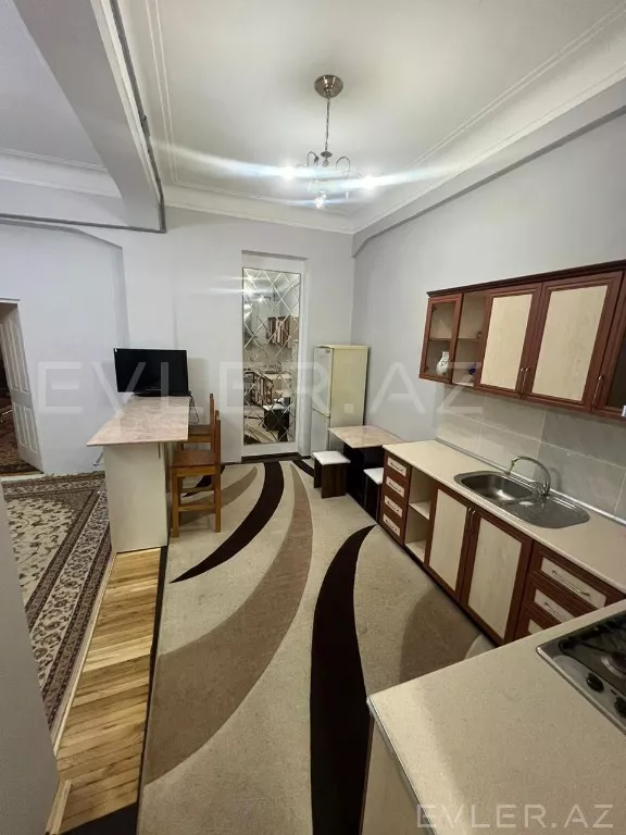 Aylıq, köhnə tikili