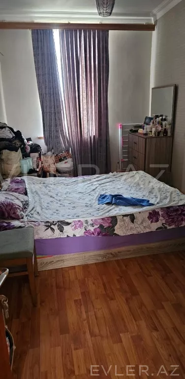 Satılır, köhnə tikili