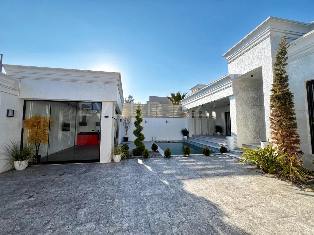 Satılır, həyət evi/villa