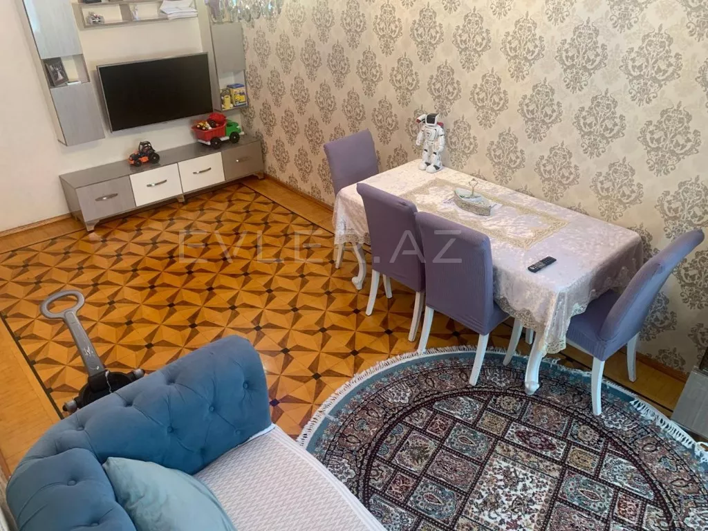 Satılır, köhnə tikili