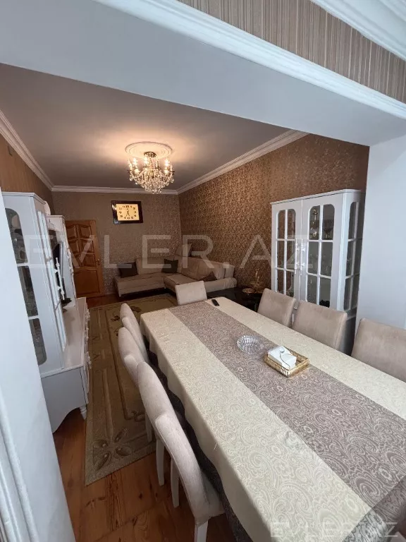 Satılır, köhnə tikili