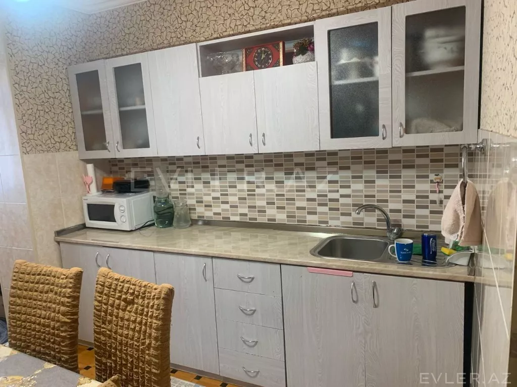Satılır, köhnə tikili