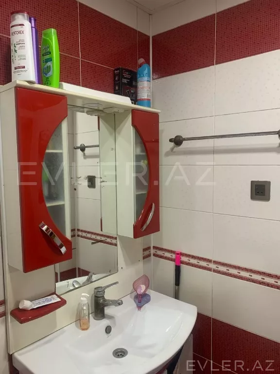 Satılır, köhnə tikili