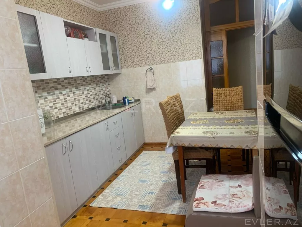 Satılır, köhnə tikili