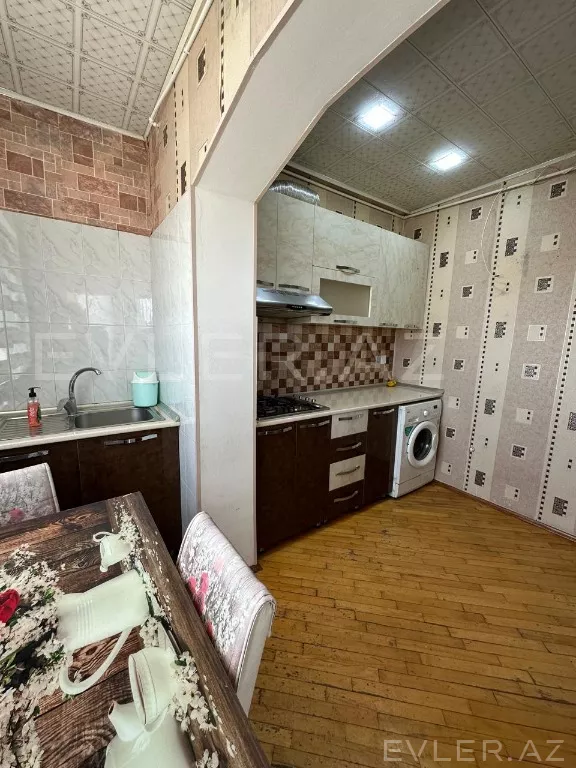 Satılır, köhnə tikili