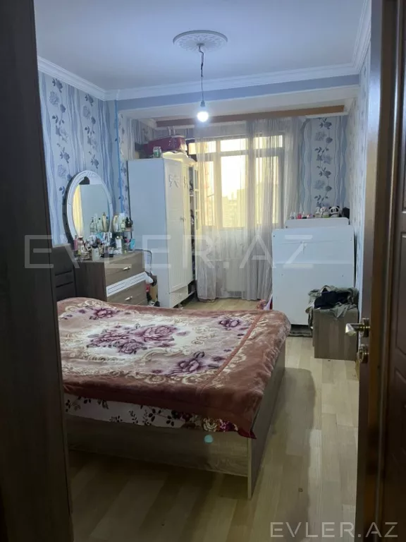 Satılır, köhnə tikili