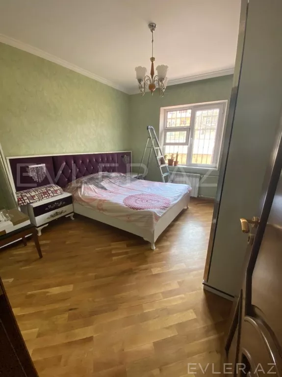 Satılır, köhnə tikili