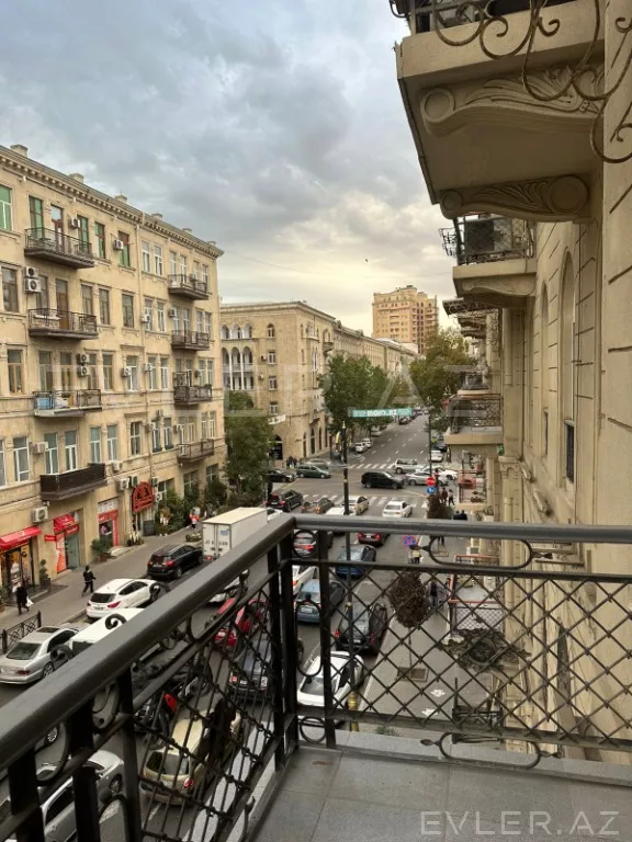 Aylıq, köhnə tikili