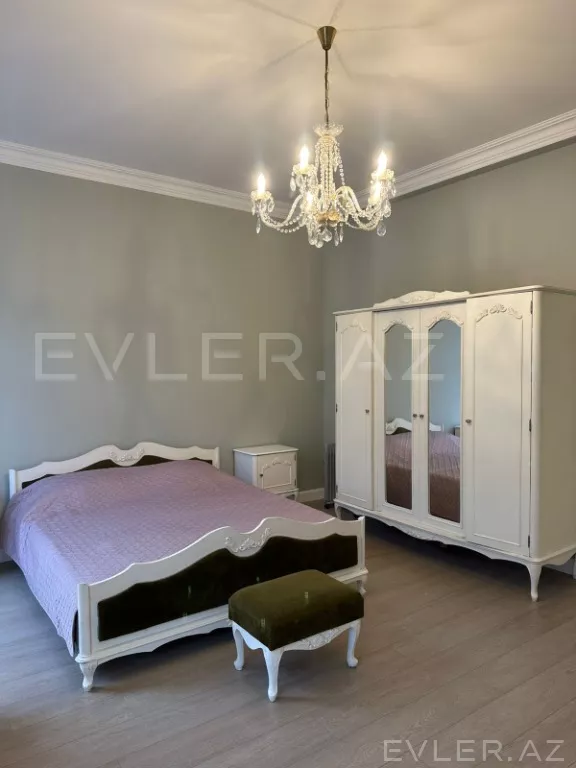 Aylıq, köhnə tikili