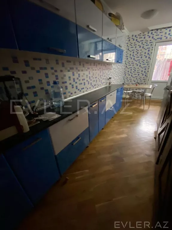 Satılır, köhnə tikili