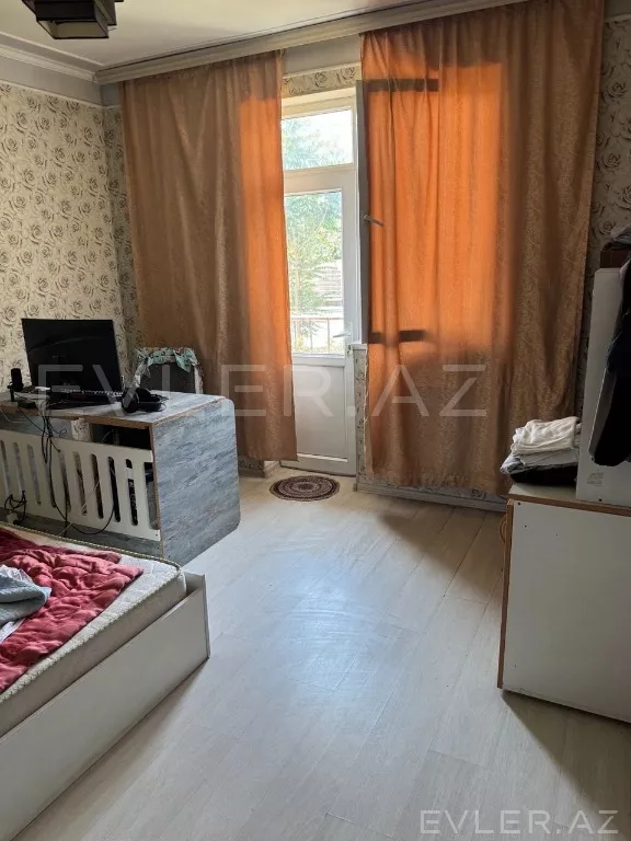 Satılır, köhnə tikili