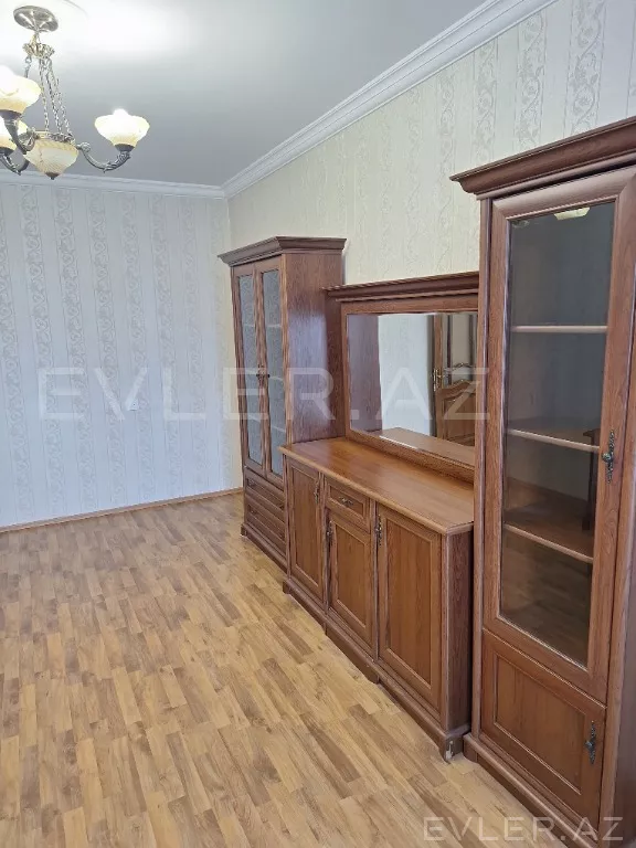 Satılır, köhnə tikili