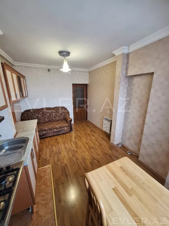 Satılır, köhnə tikili