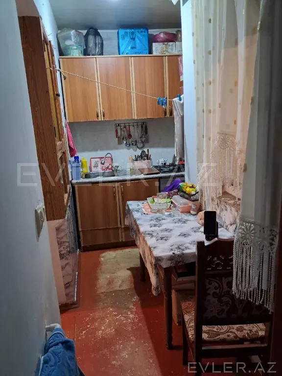 Satılır, köhnə tikili