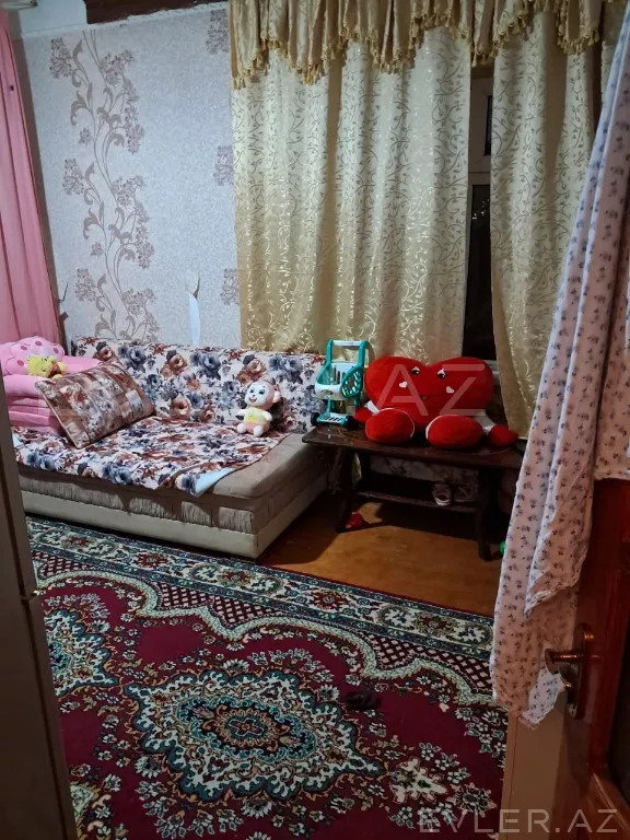 Satılır, köhnə tikili