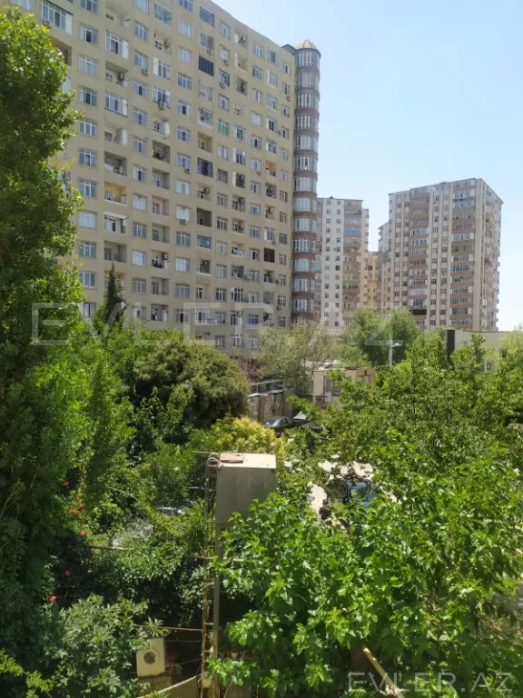 Satılır, köhnə tikili