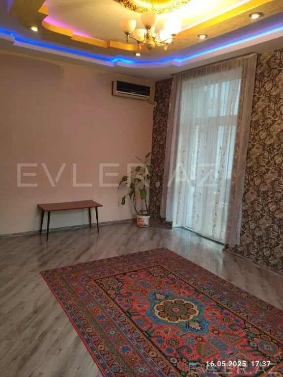 Satılır, köhnə tikili