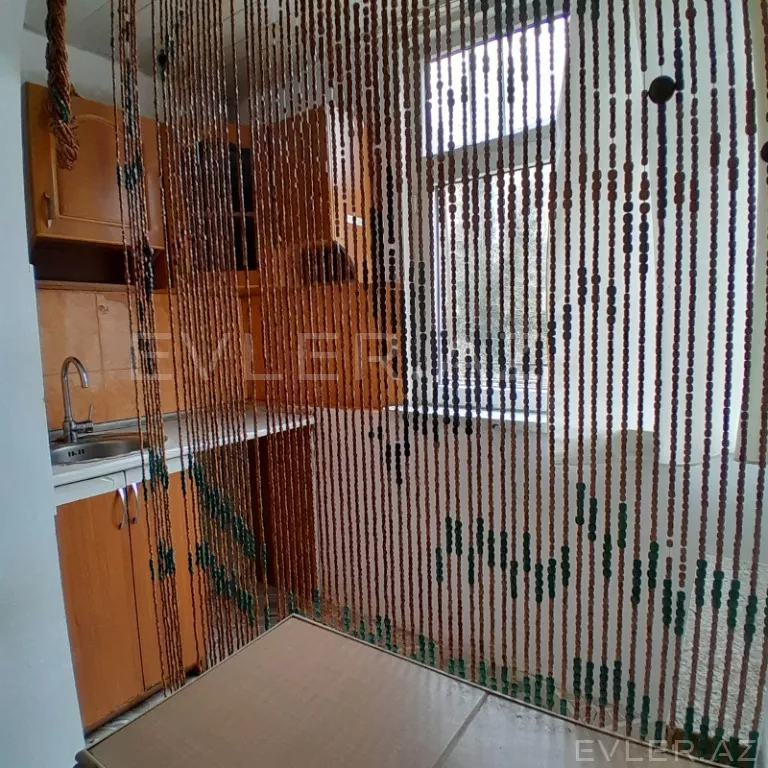 Satılır, köhnə tikili