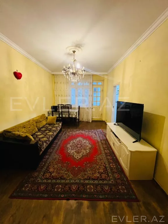 Satılır, köhnə tikili