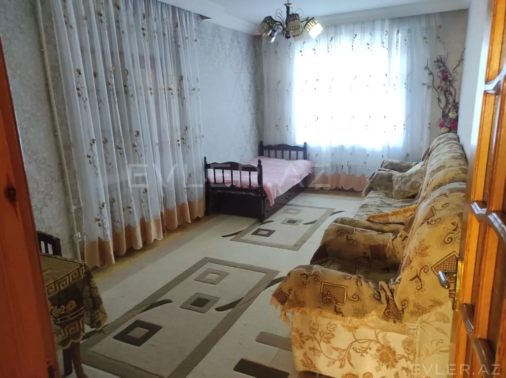 Aylıq, köhnə tikili