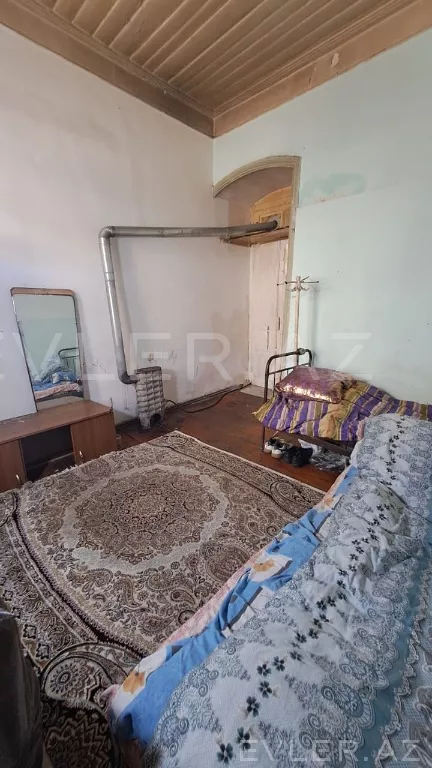 Aylıq, köhnə tikili