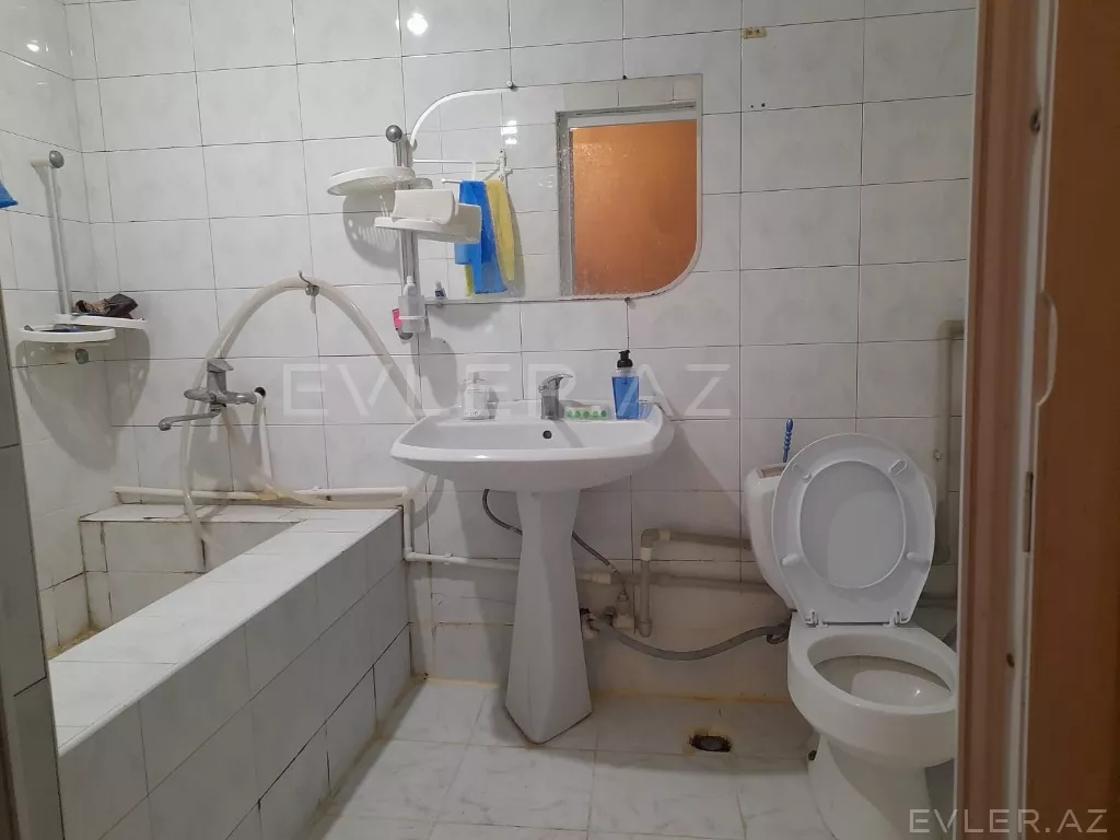 Satılır, köhnə tikili