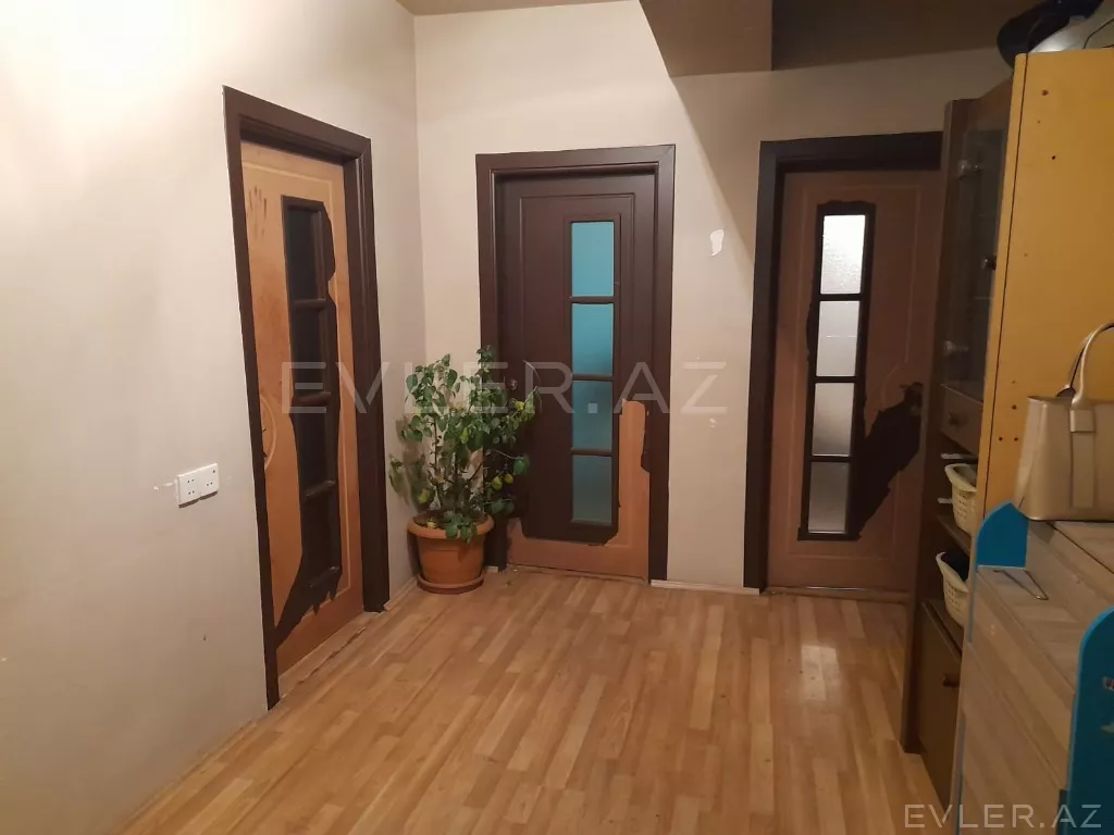 Satılır, köhnə tikili
