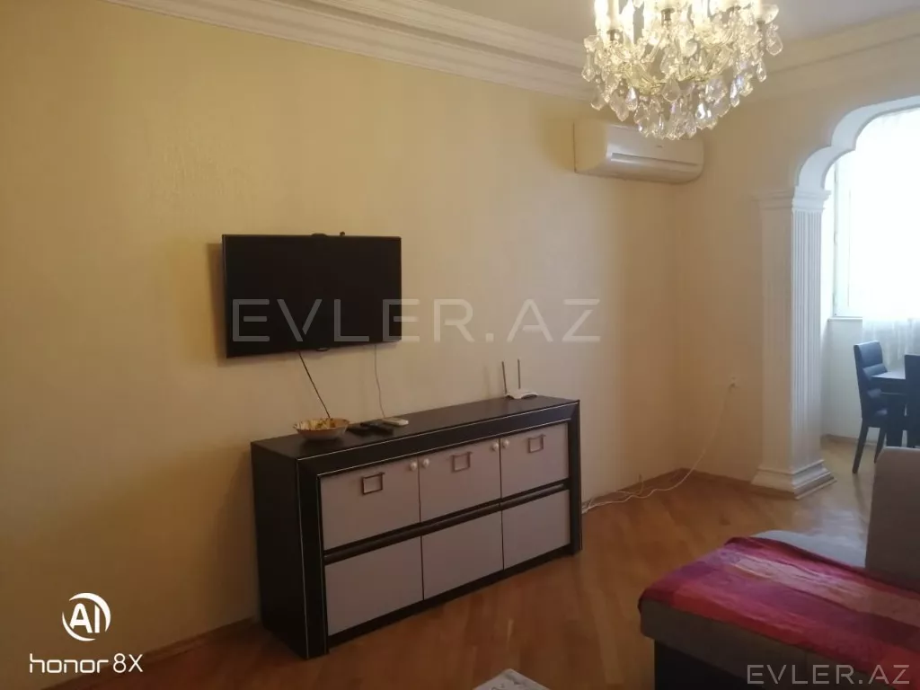 Aylıq, köhnə tikili