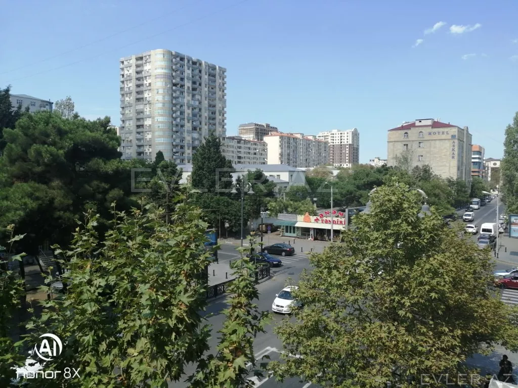 Aylıq, köhnə tikili