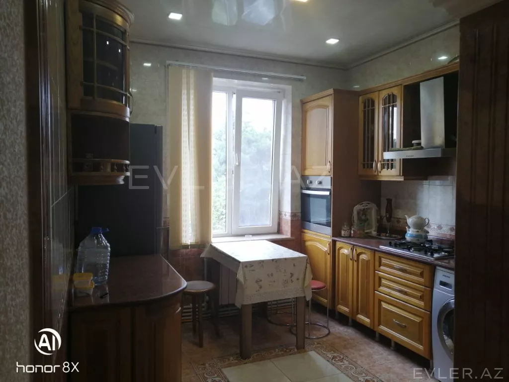 Aylıq, köhnə tikili