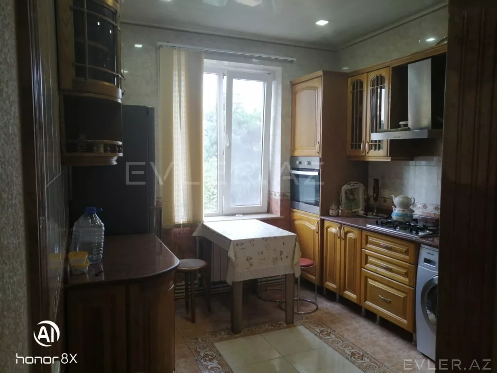 Aylıq, köhnə tikili