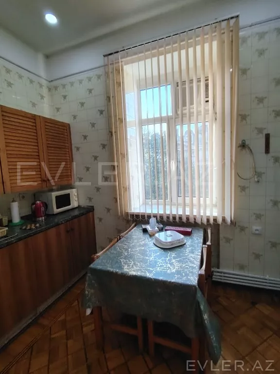 Aylıq, köhnə tikili