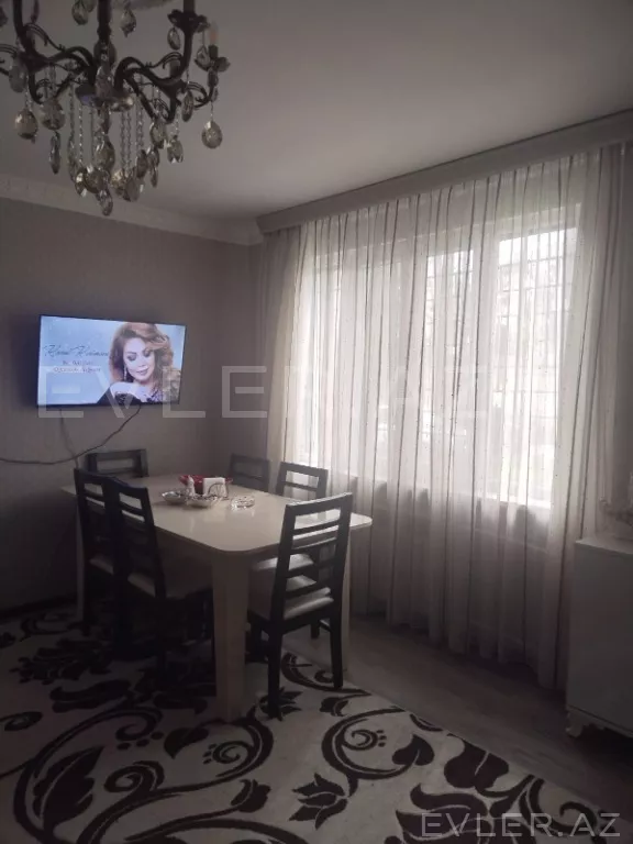 Satılır, köhnə tikili
