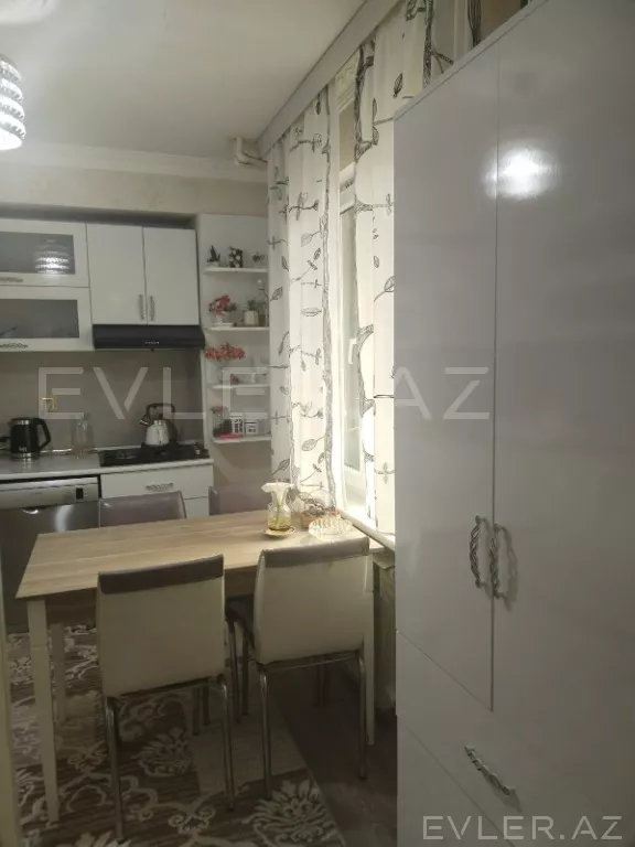 Satılır, köhnə tikili