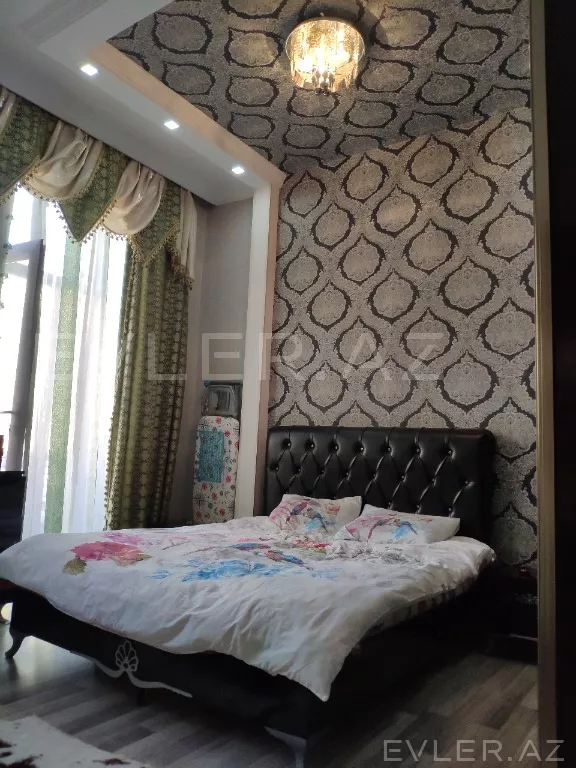 Aylıq, köhnə tikili