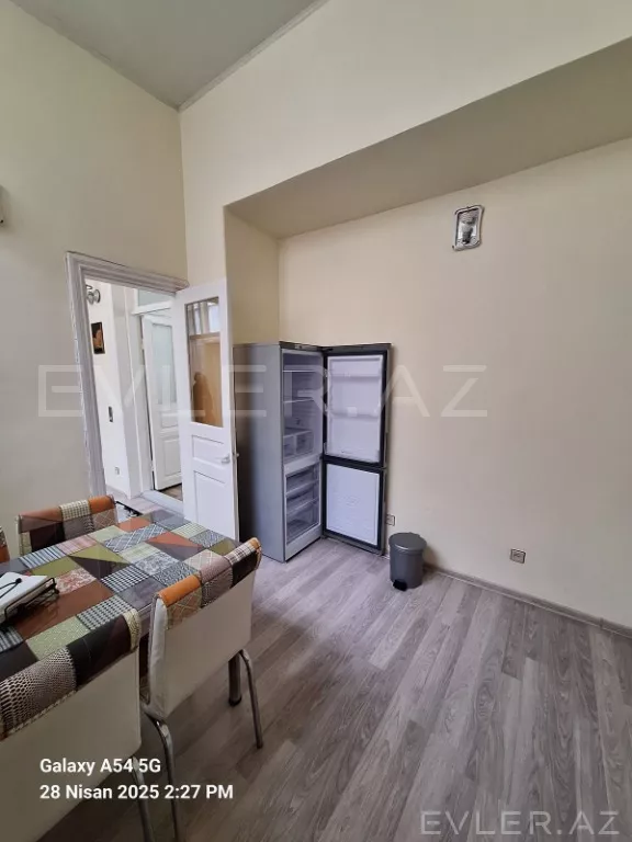 Aylıq, köhnə tikili