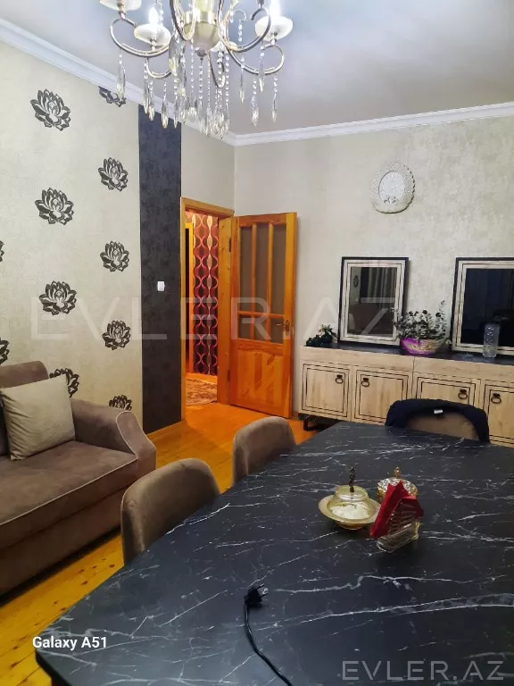 Satılır, köhnə tikili