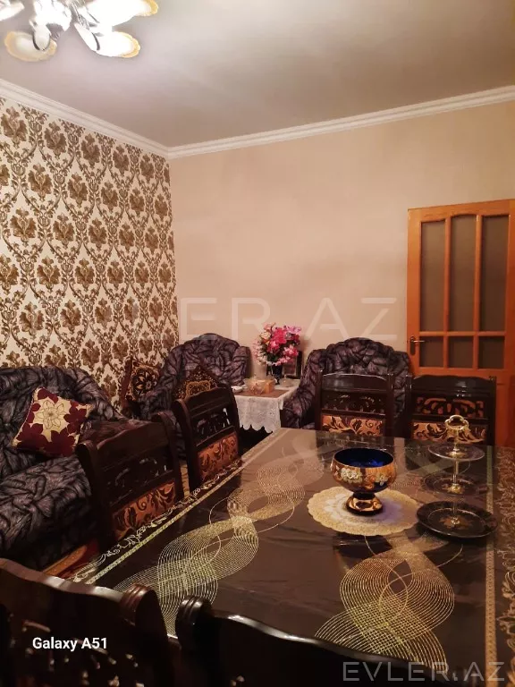 Satılır, köhnə tikili