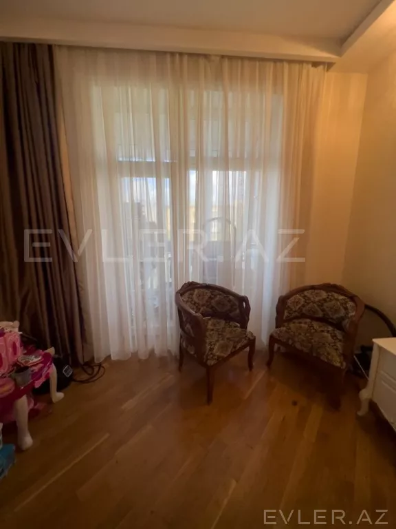 Aylıq, köhnə tikili